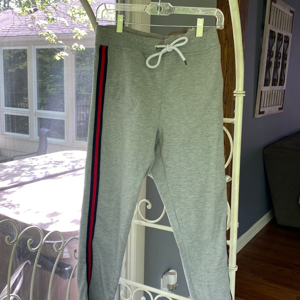 Joggers with stripe